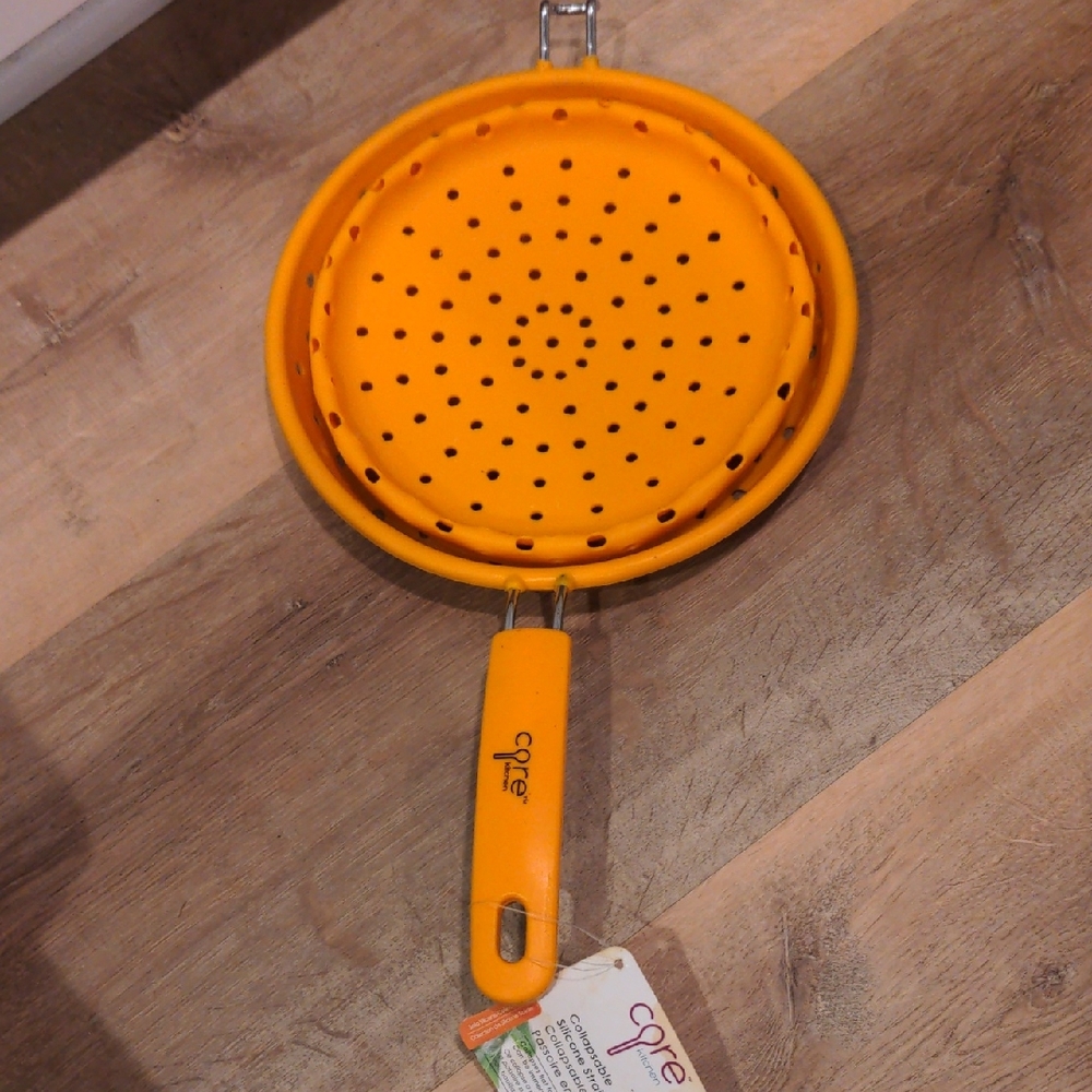 Collapsible Orange Colander by Chef'n